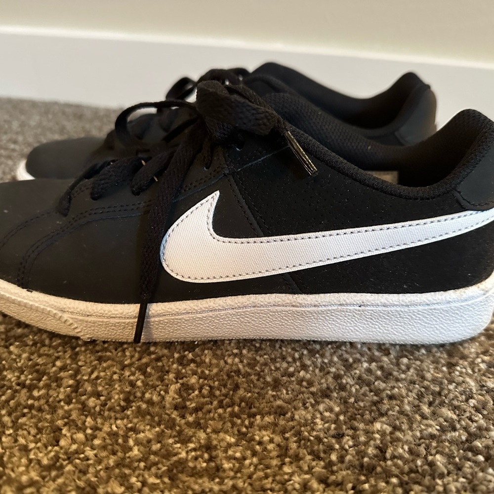 Nike Woman’s Black and White Sneakers size 7